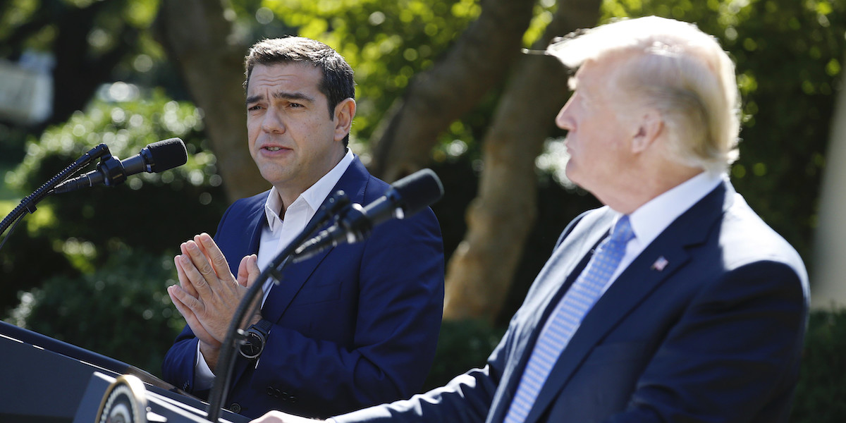 Ein historischer Moment: Tsipras mit Kravatte © Costas Baltas/reuters